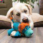 Kong Cozie Ultra Lucky Leon Medium - Imagen 3